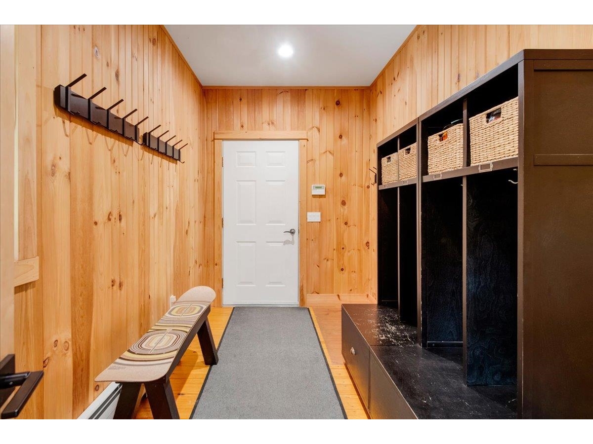 Mudroom w/ direct access to the garage
