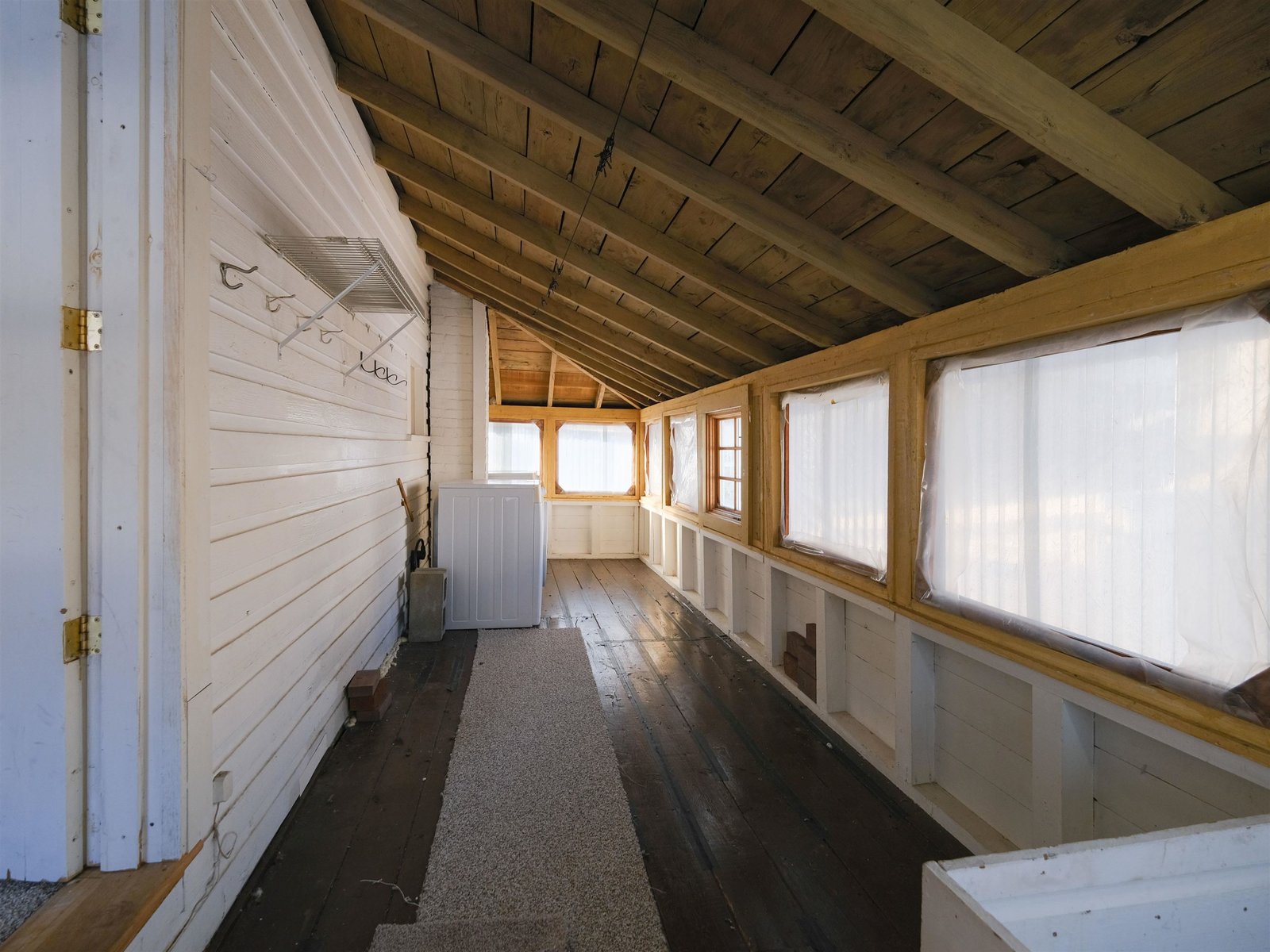 Unit 2 - Enclosed Porch / Laundry