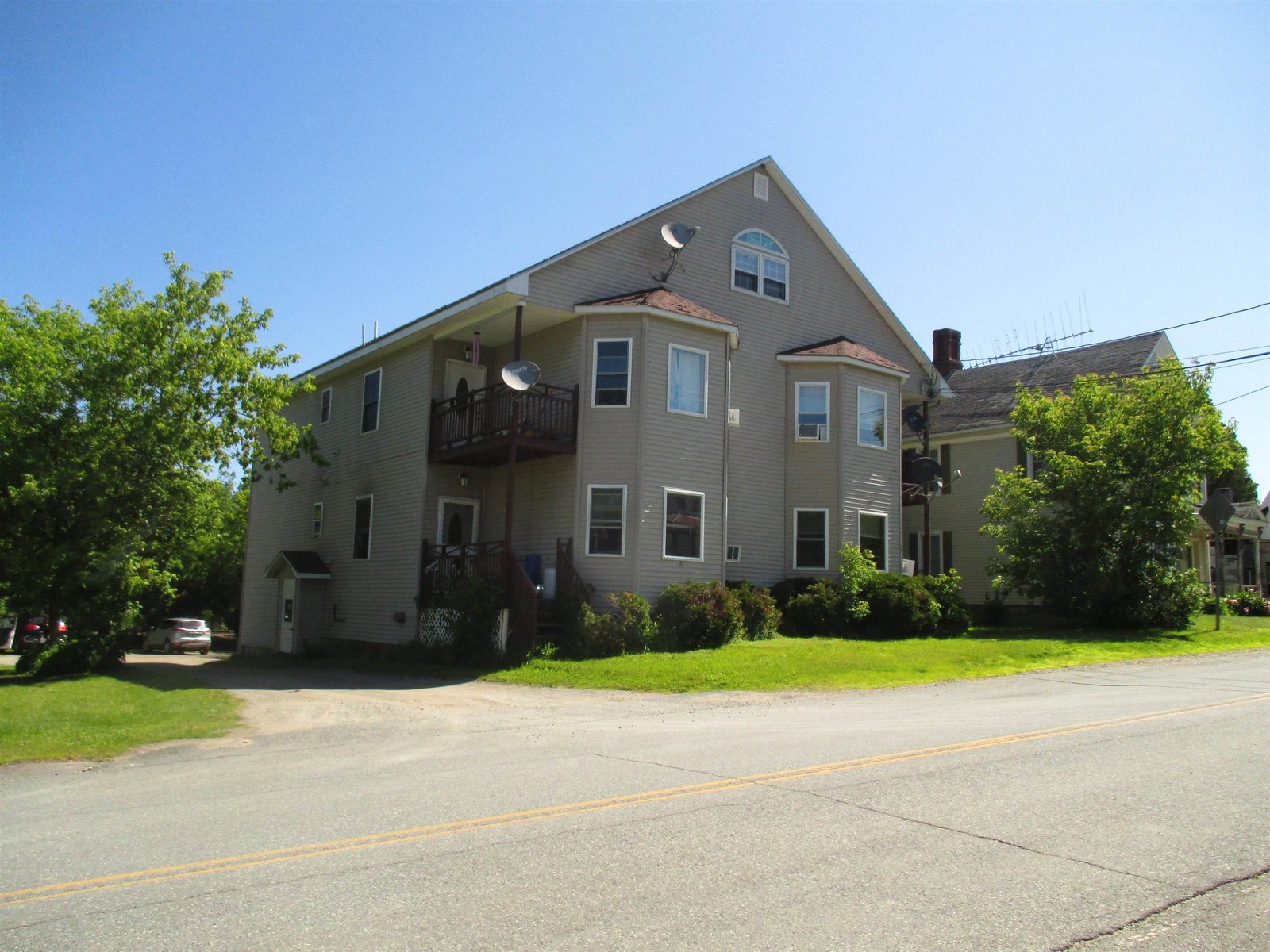 82 Railroad Street