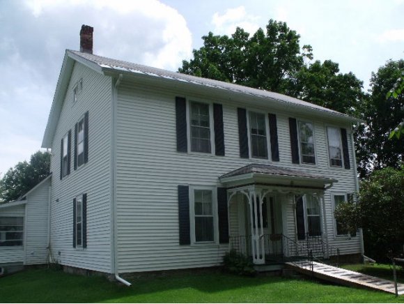 82 Schoolhouse Rd