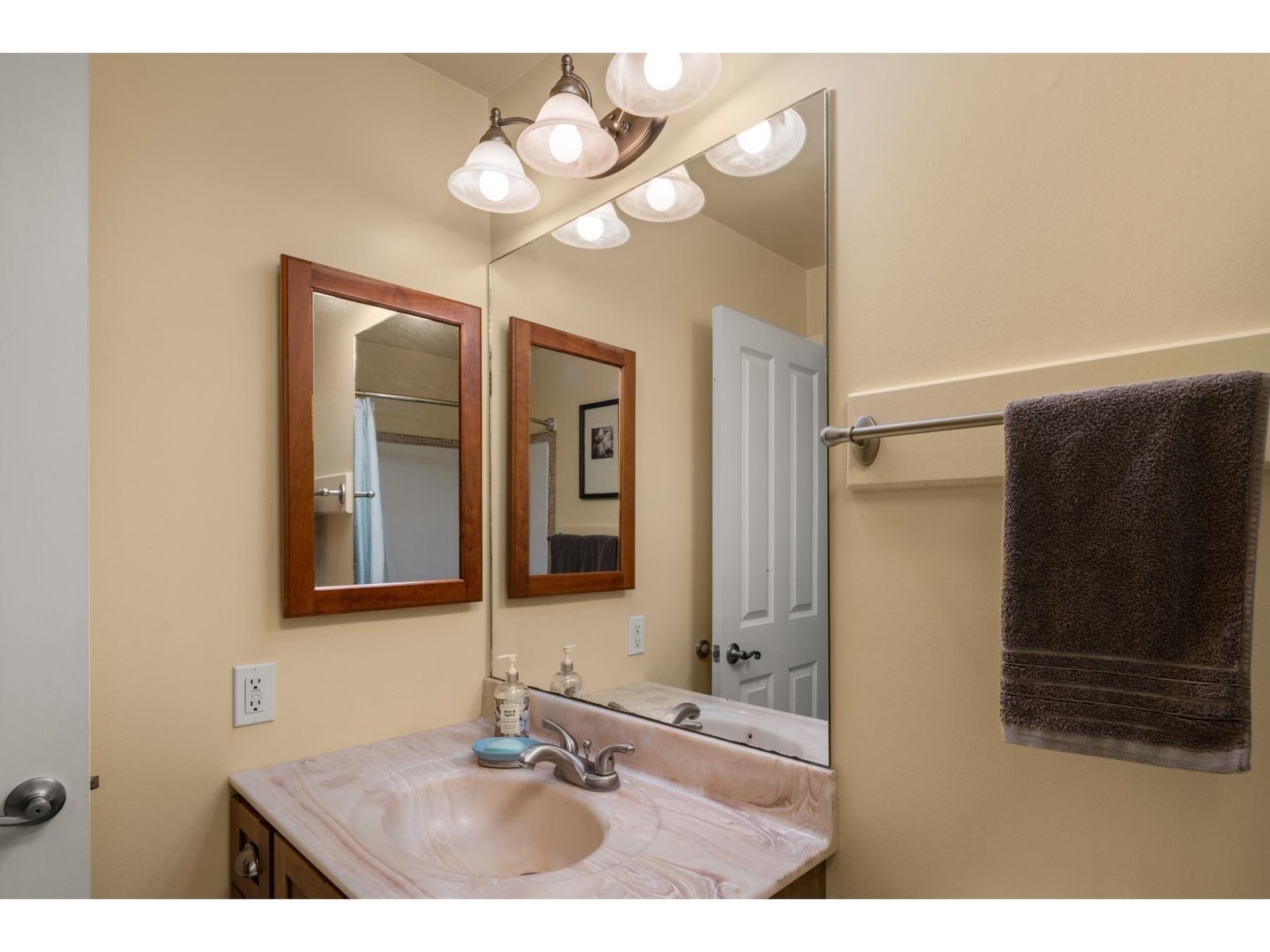 82 Towne Farm Lane, Unit 3