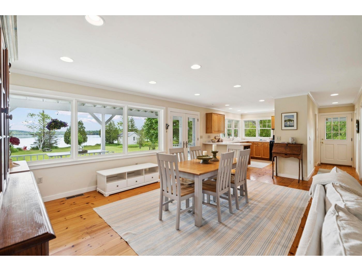 824 North Shore Road