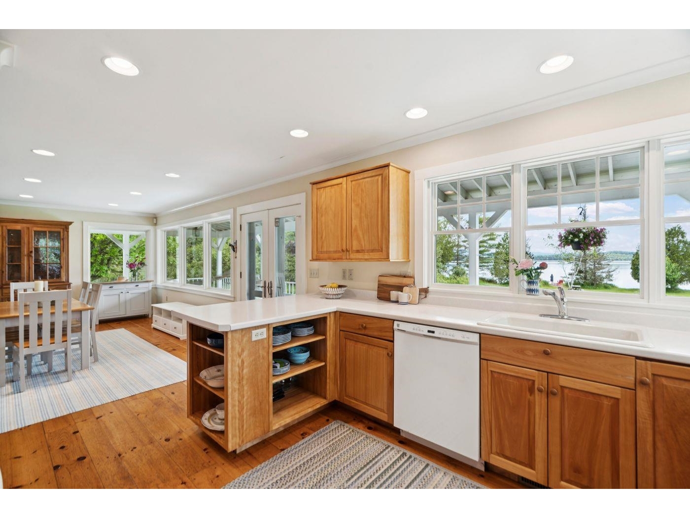 824 North Shore Road