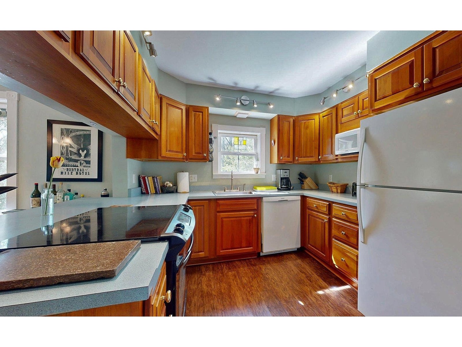 825 South End Road