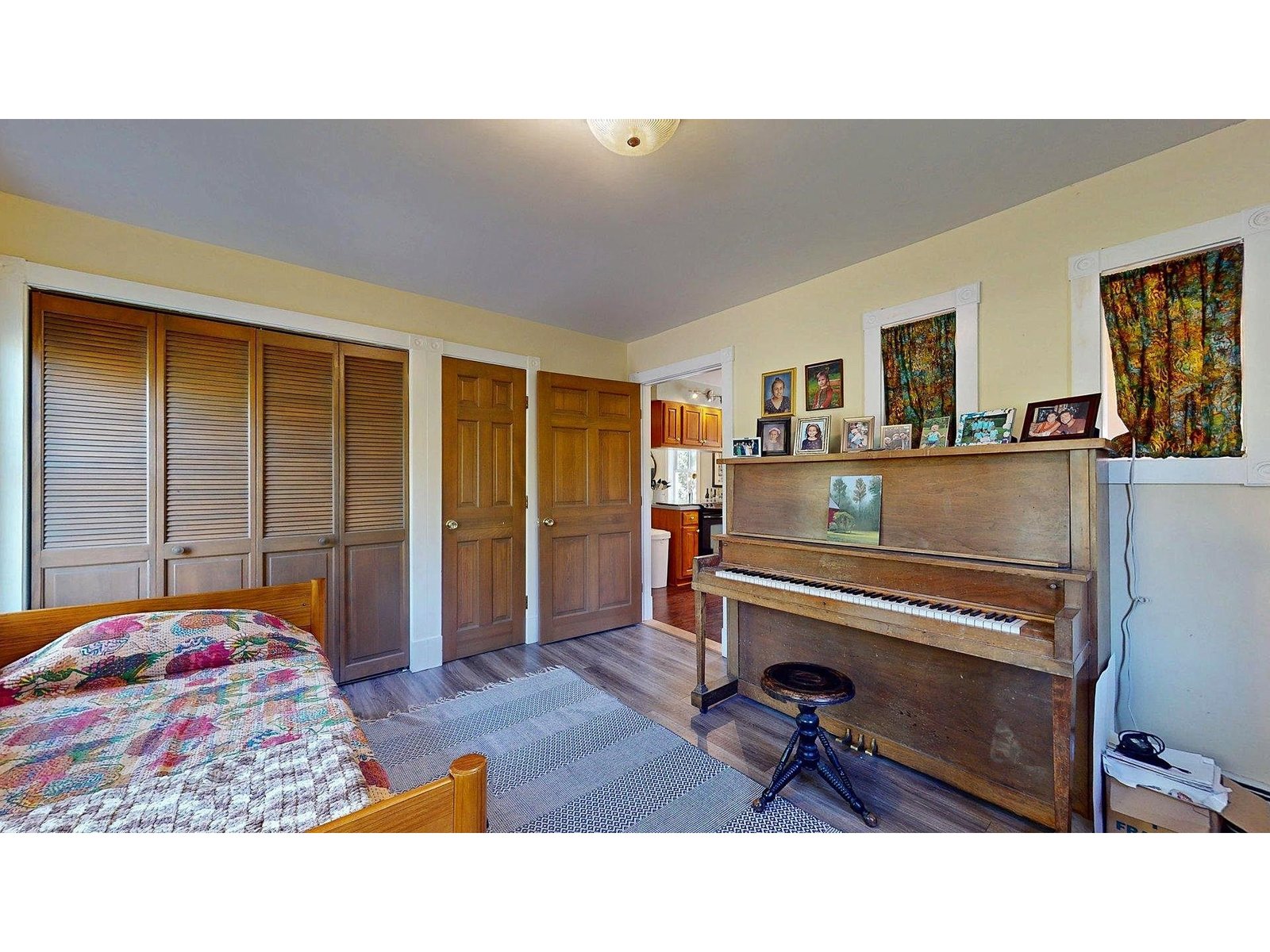 825 South End Road