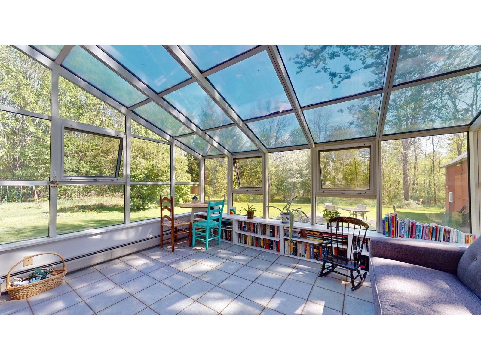 825 South End Road