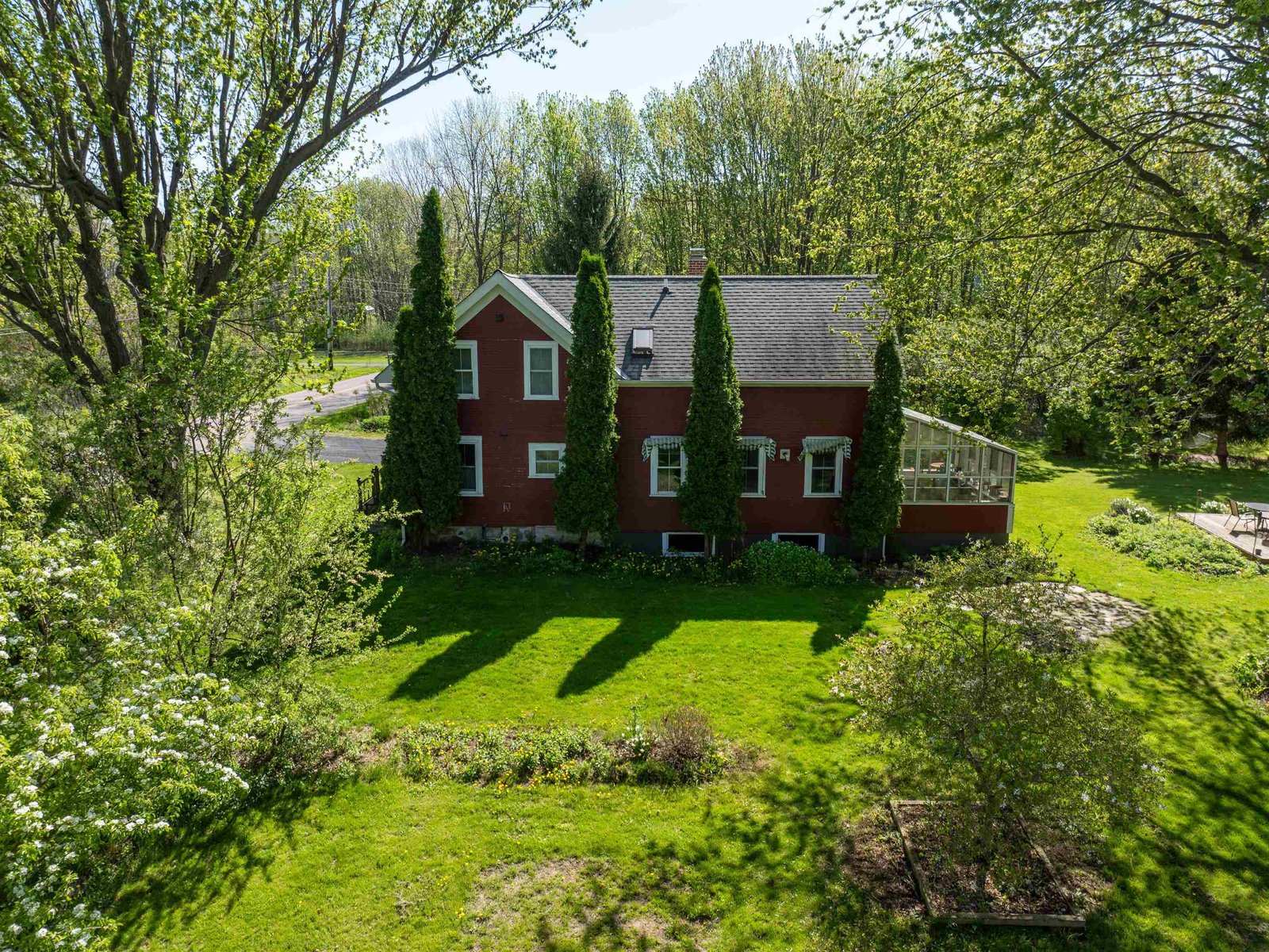 825 South End Road