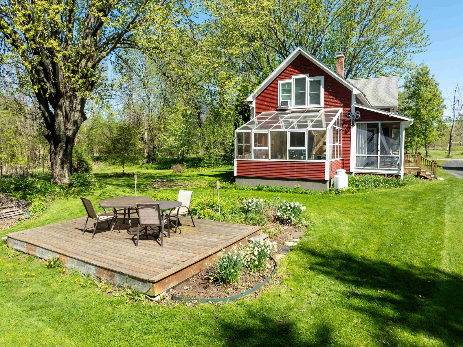 825 South End Road