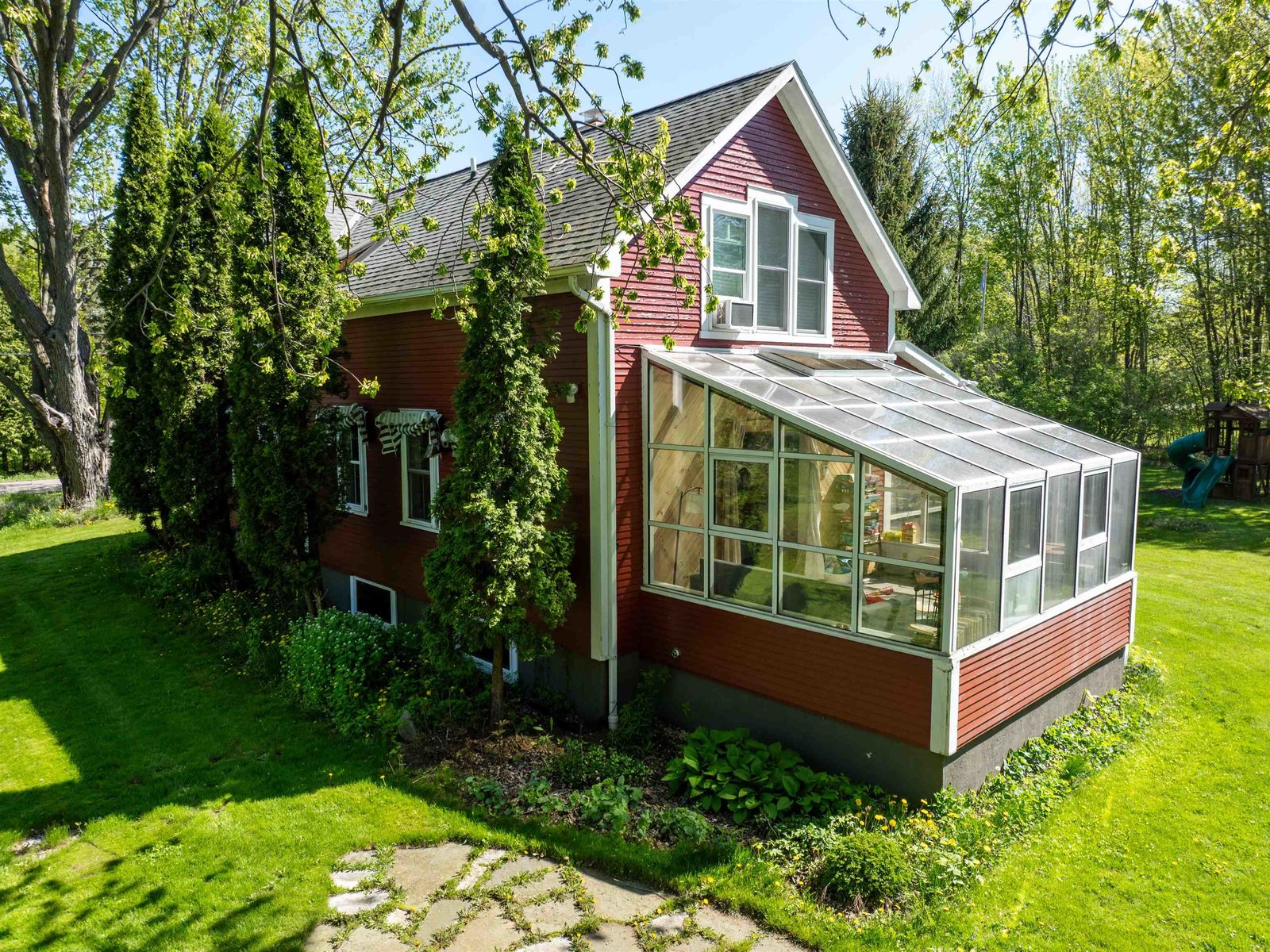 825 South End Road