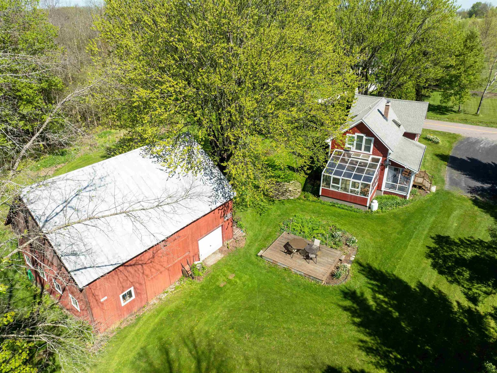 825 South End Road