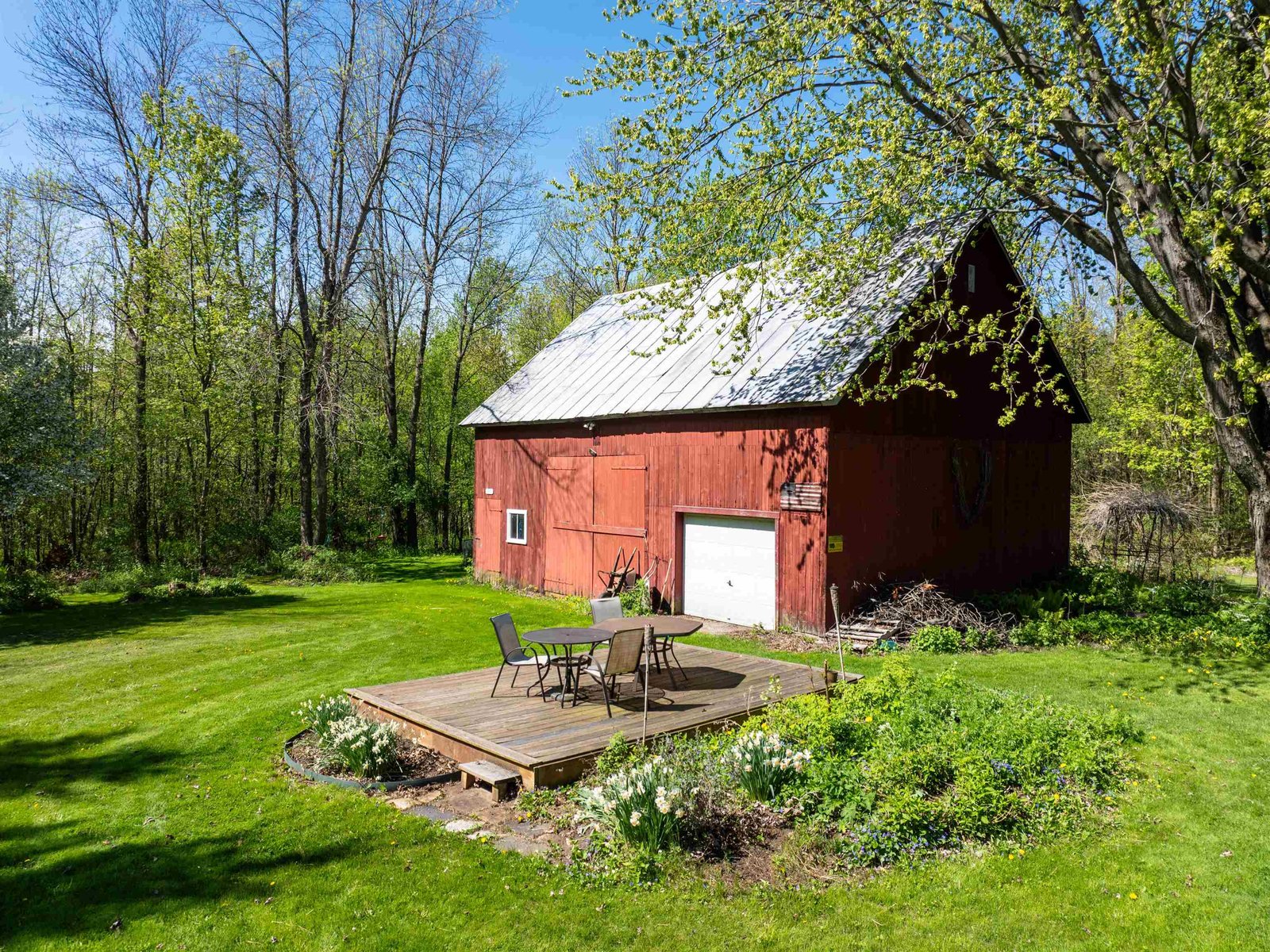 825 South End Road
