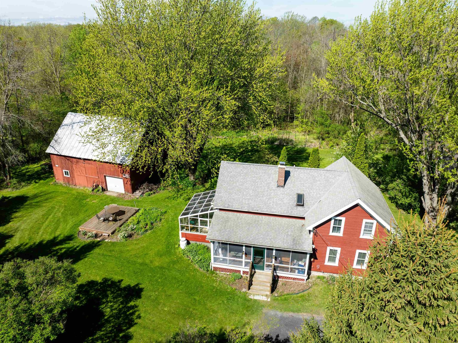825 South End Road