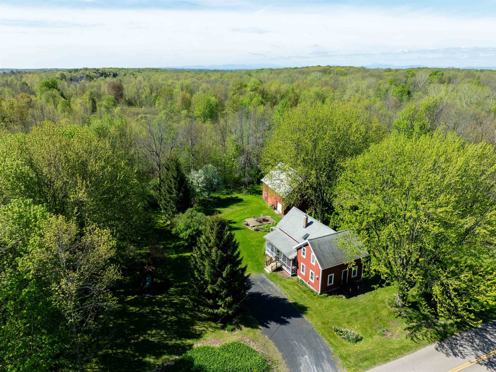 825 South End Road