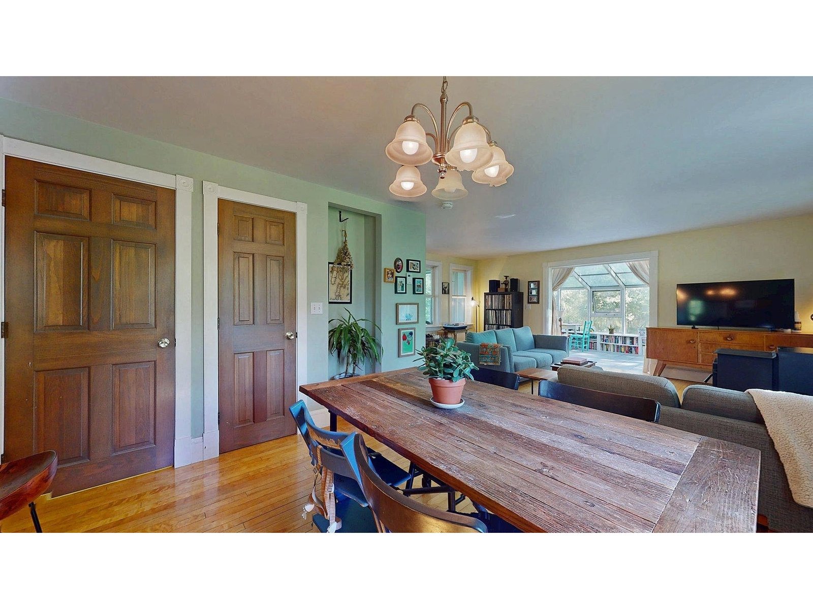 825 South End Road