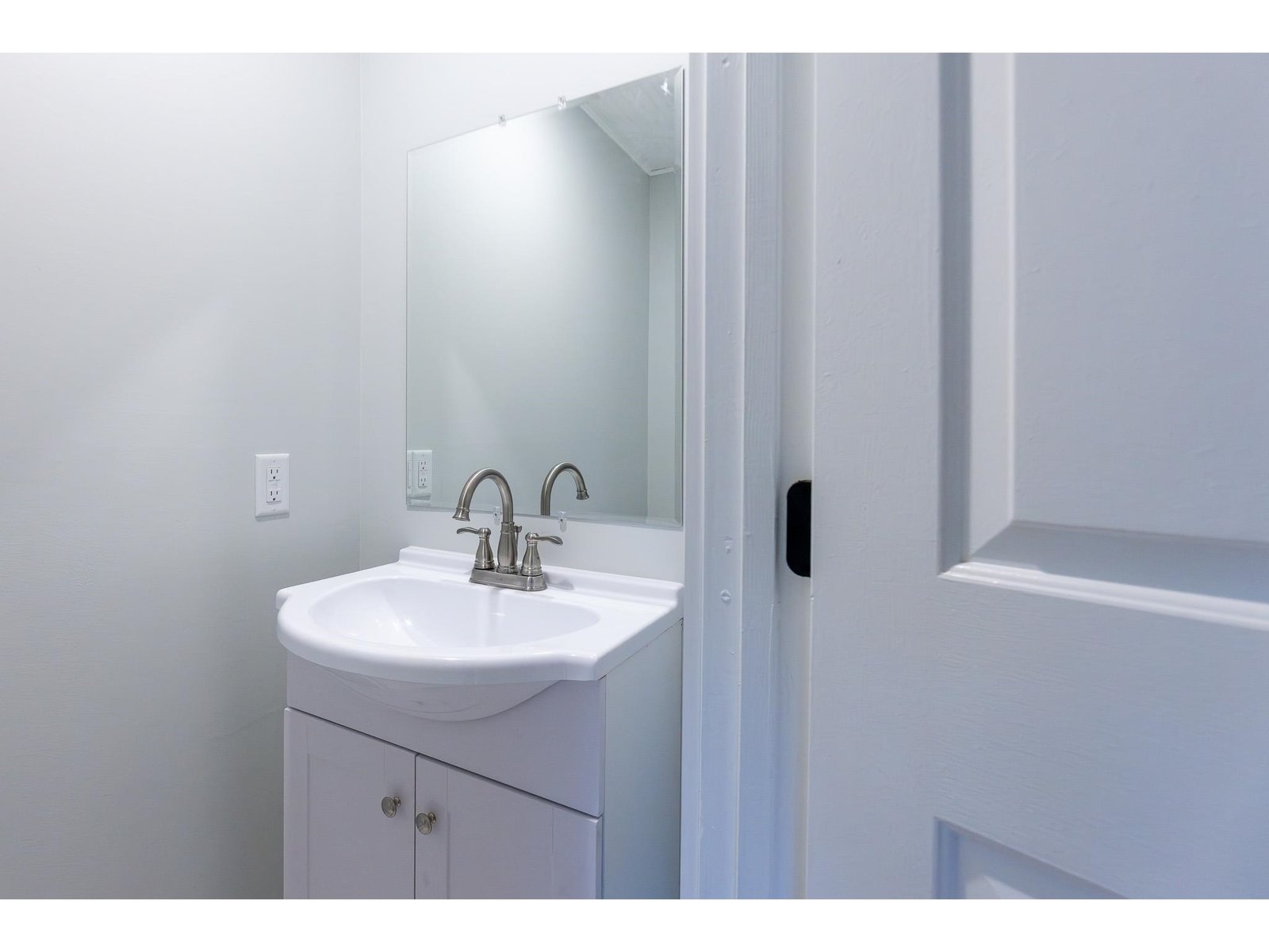 826 Hard Road, Unit B4