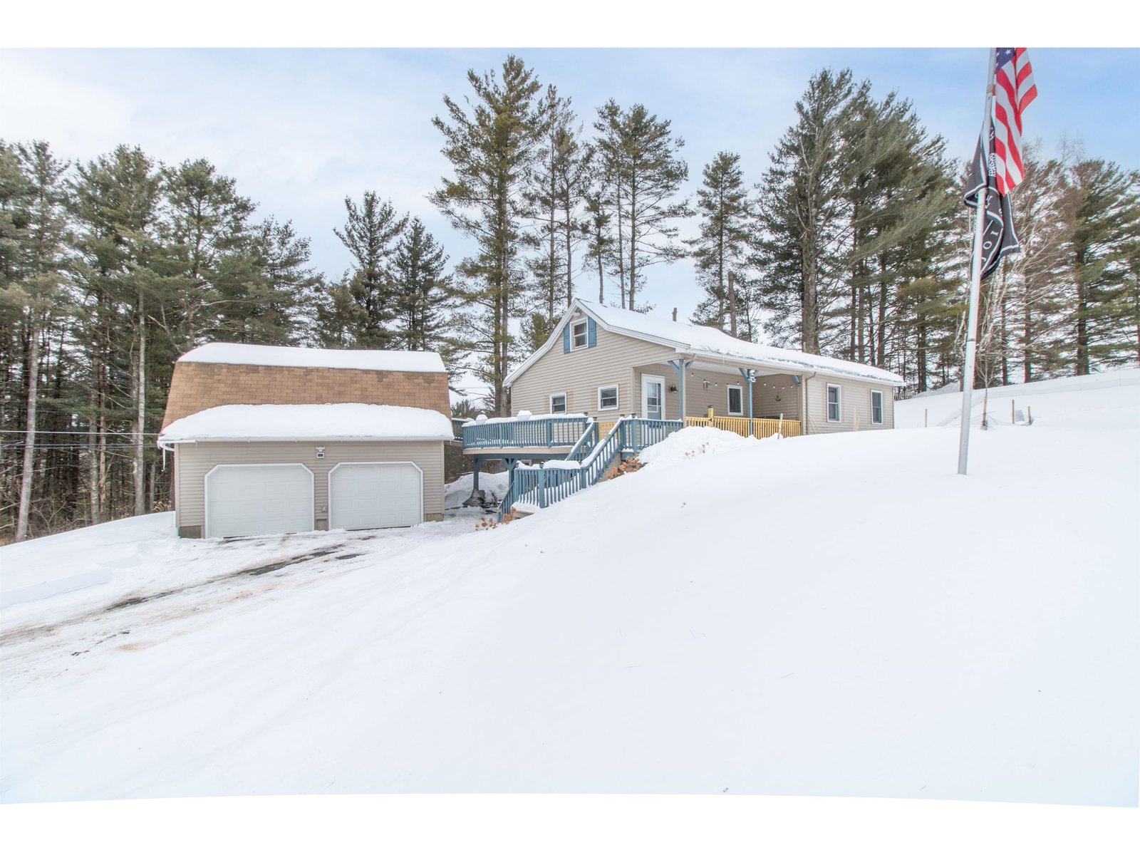 827 Lake Road