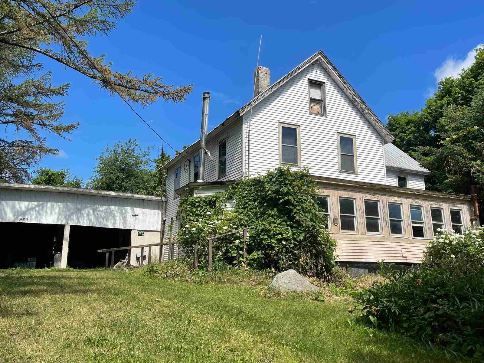 833 Lakeview Drive