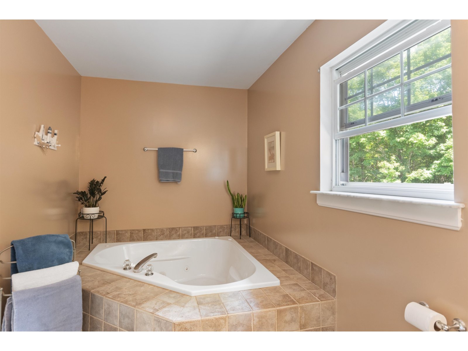 Primary en suite bath