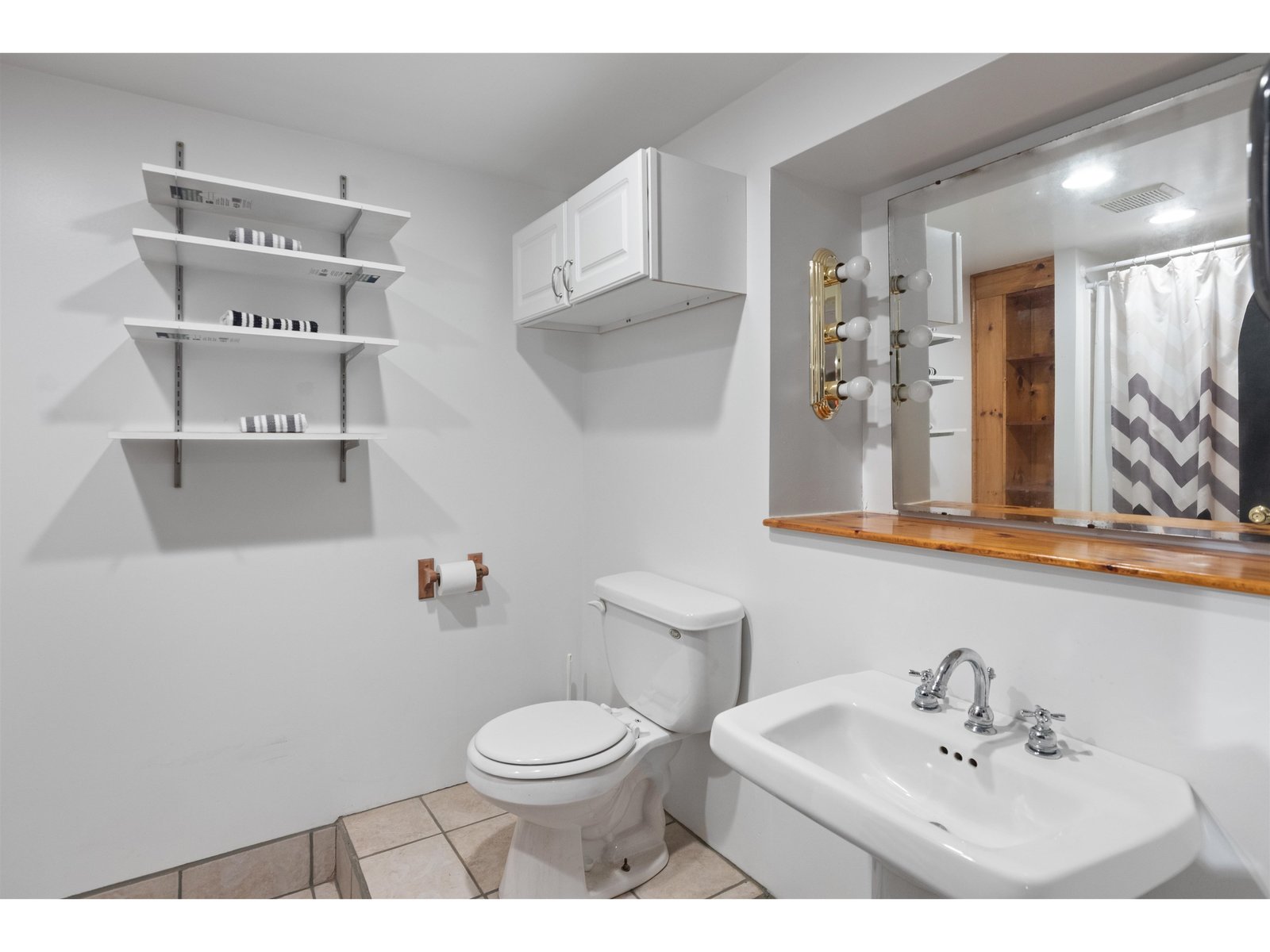Lower Level Full Bath