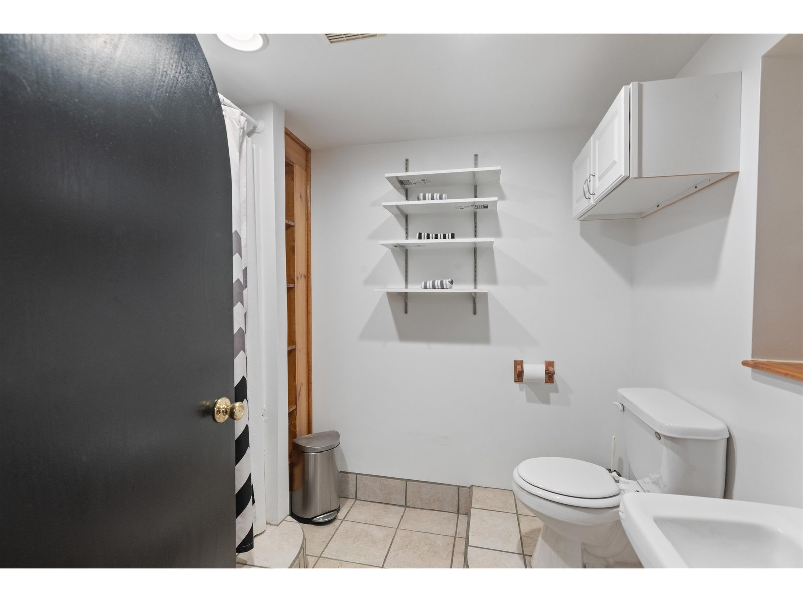Lower Level Bath