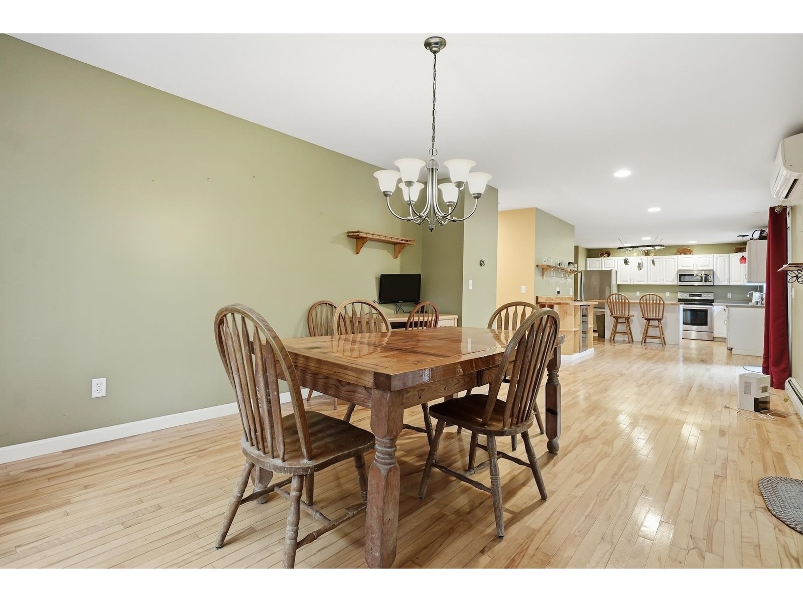 84 Long Pond Drive