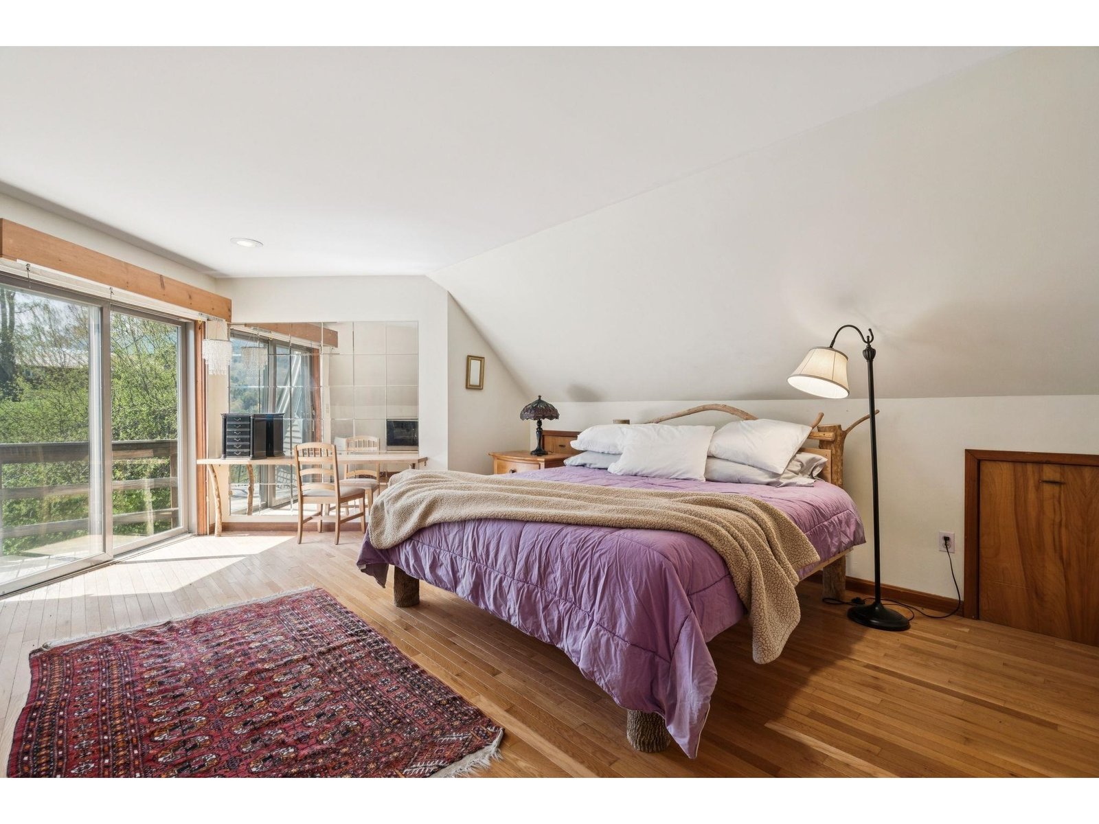 2nd level bedroom with deck