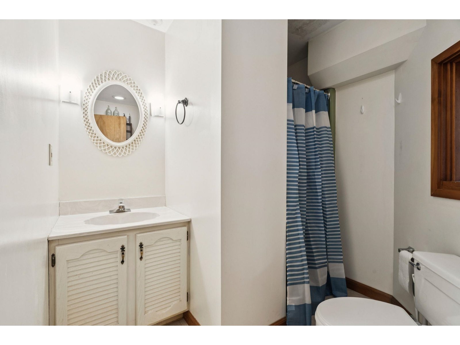 In-law apt. bath