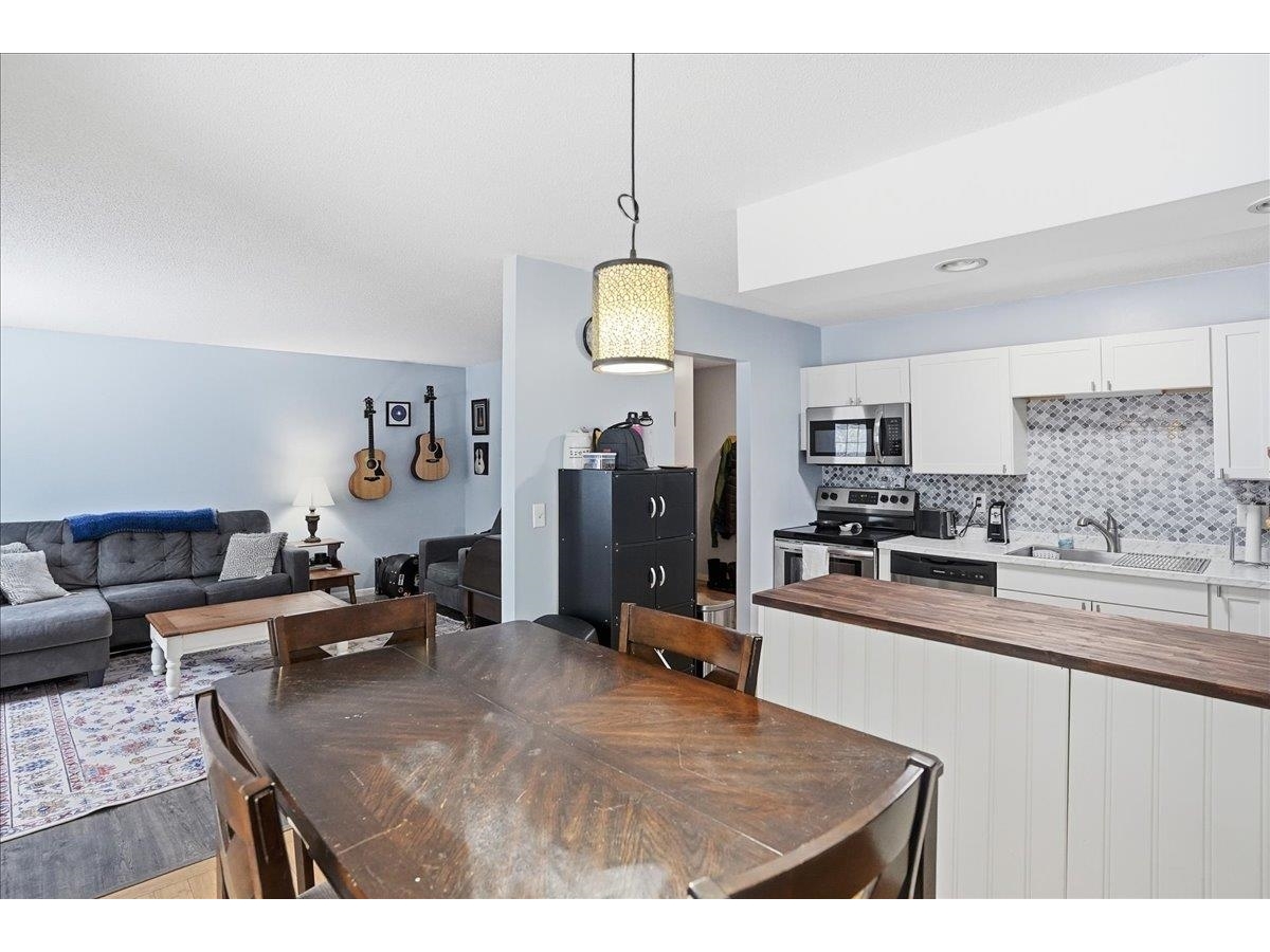 84 Twin Oaks Terrace
