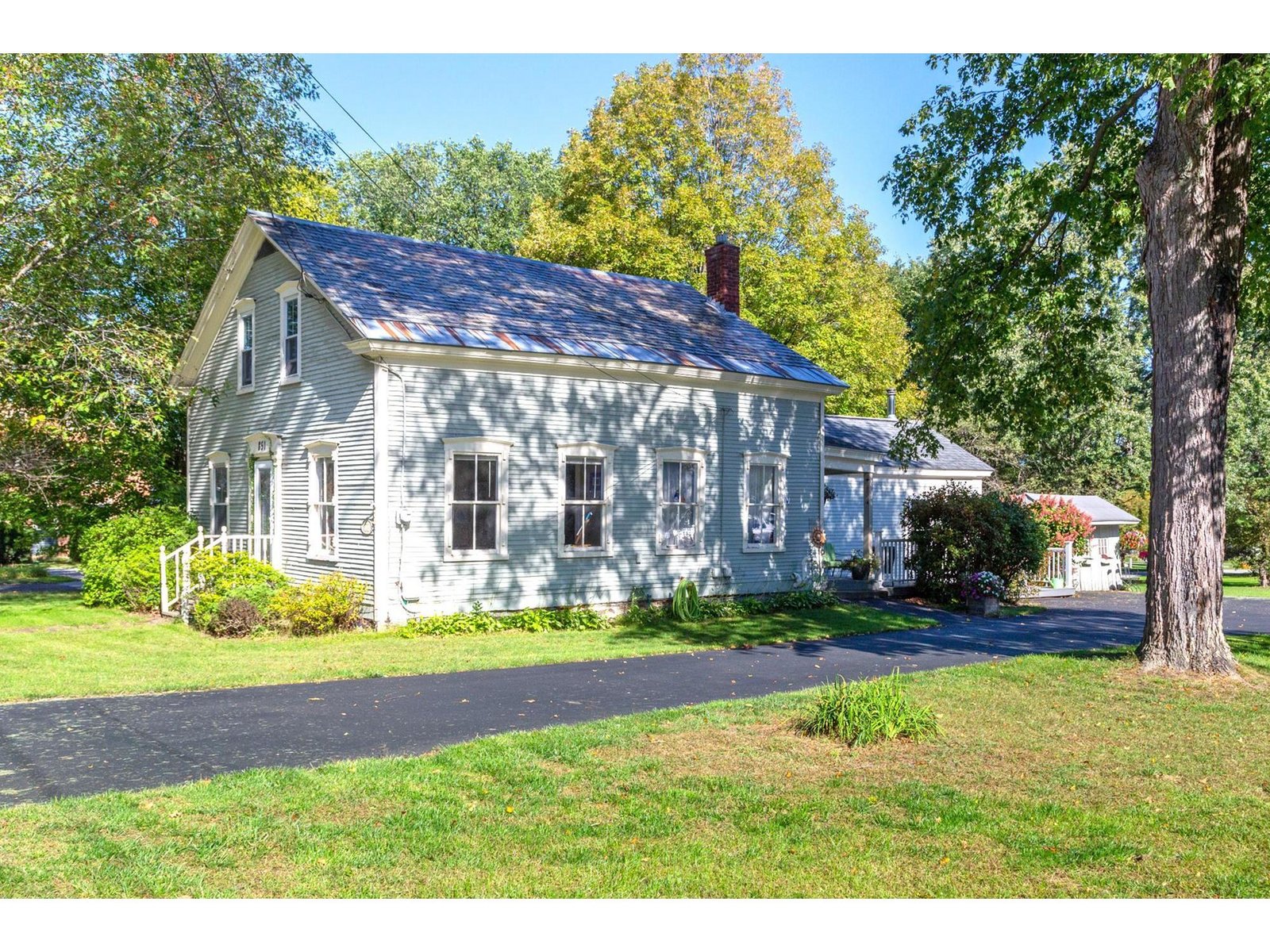 851 Main Street