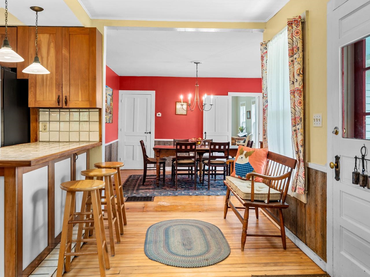 Entry Area Toward Dining Rm
