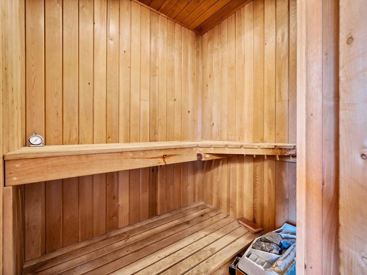 Spacious Wood Sauna Retreat