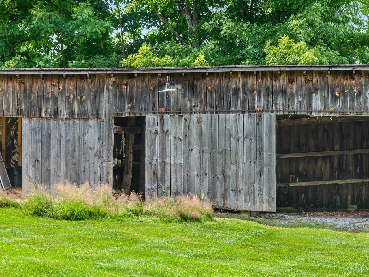 Rear Run Barn & Chicken Coop