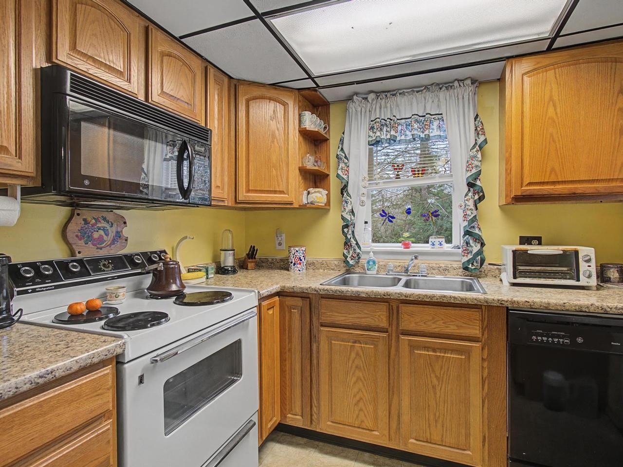 86 Pinecrest Drive, Unit 11 E