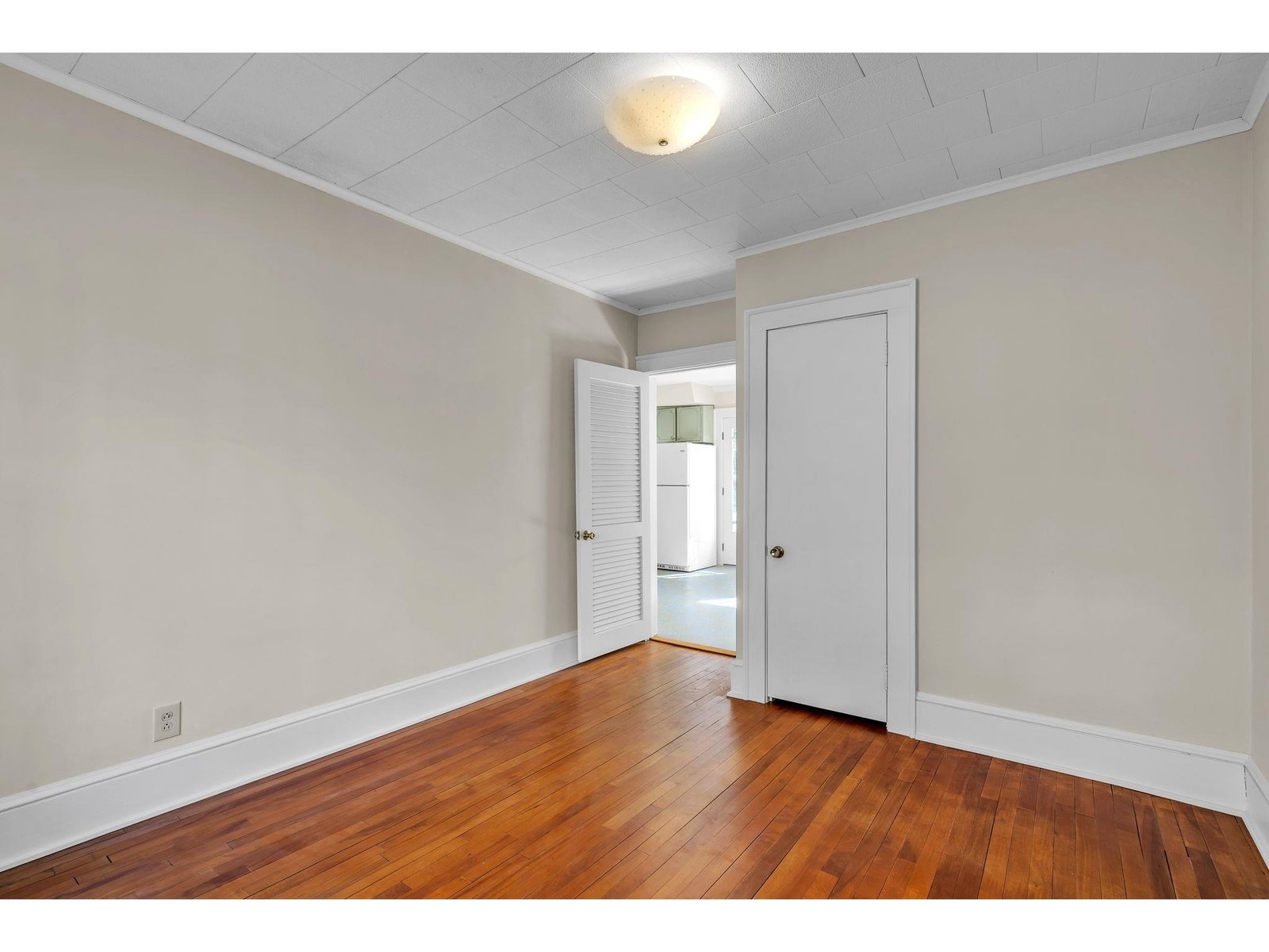 87 Currier Street