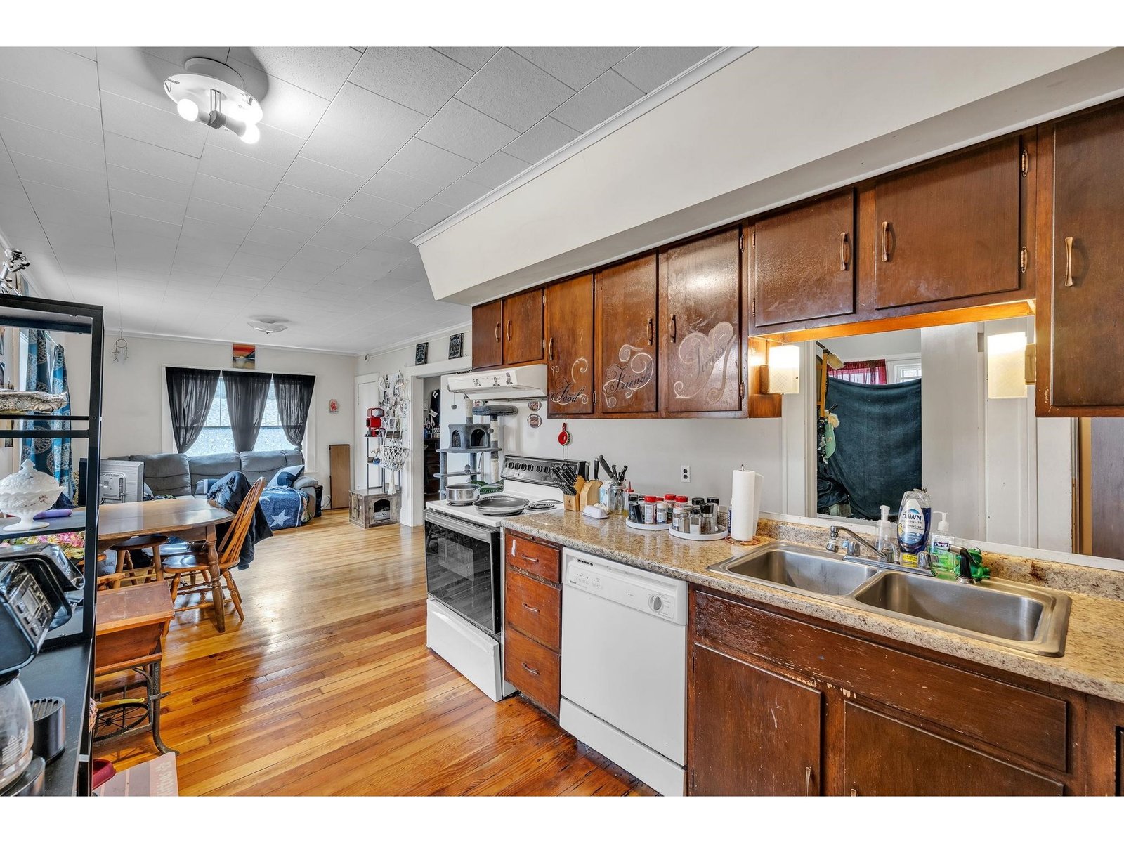 87 Currier Street