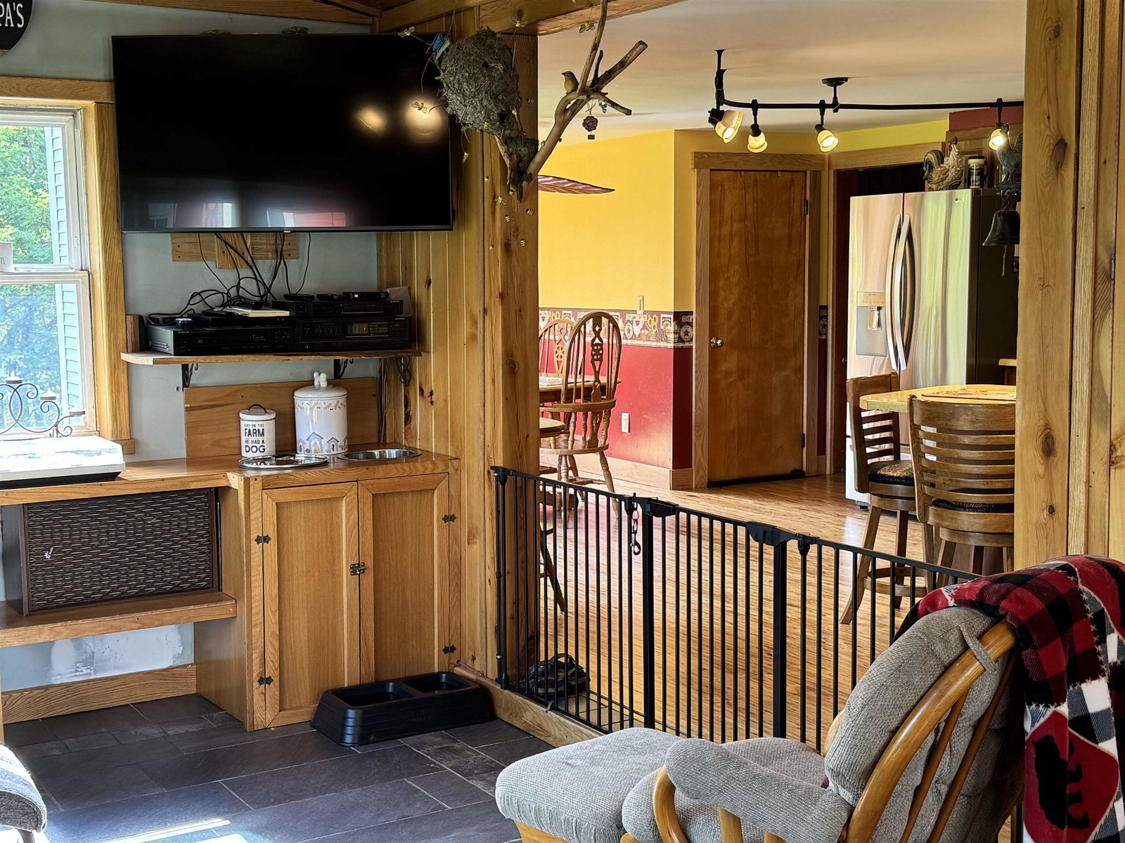 Foyer to Kitchen