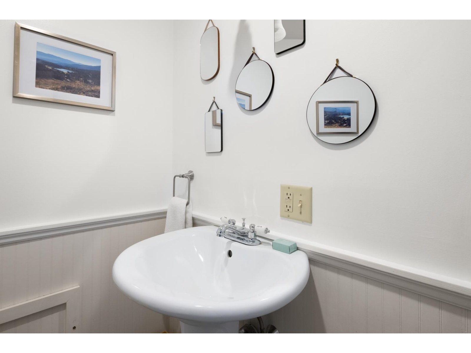 1/2 bath off pool area