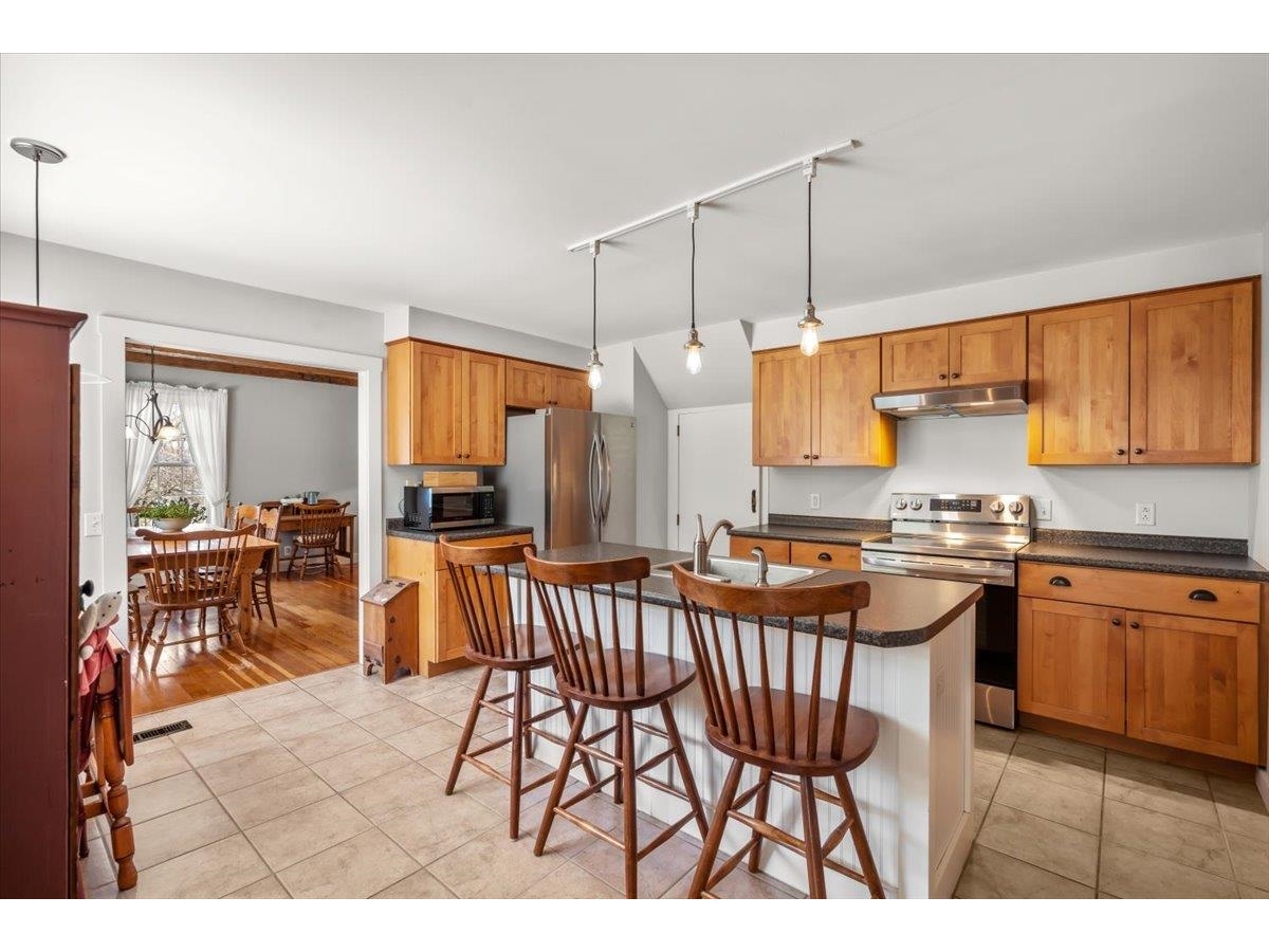 Eat-in kitchen