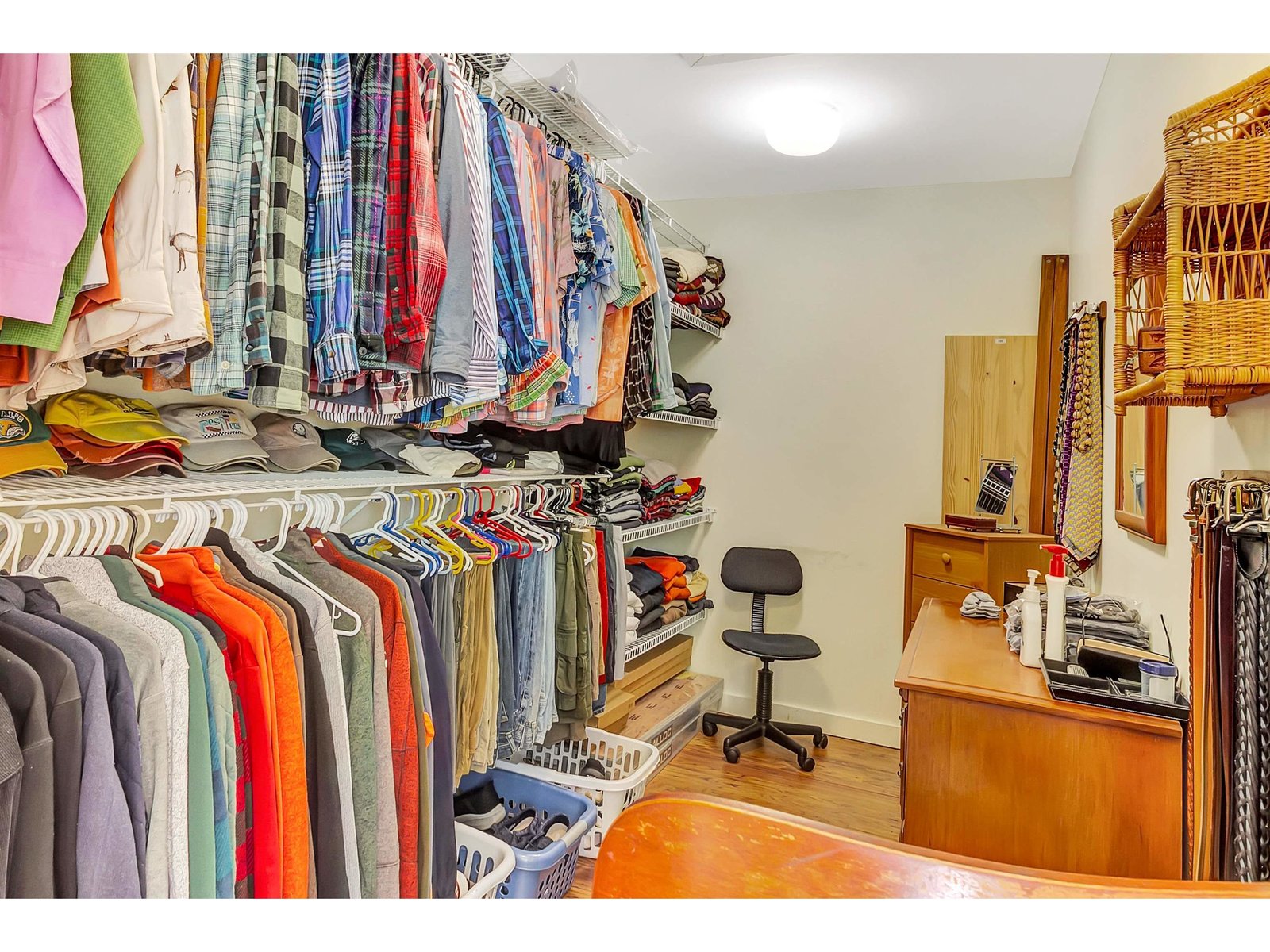 primary suite closet 1