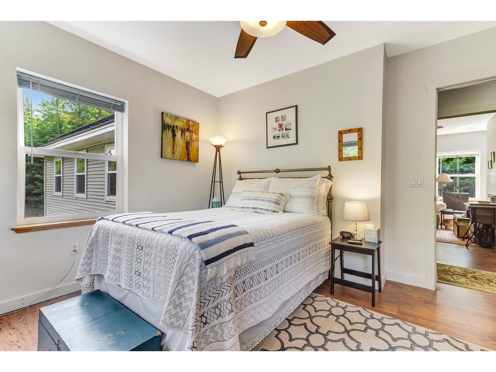 bed 4 (2nd floor)