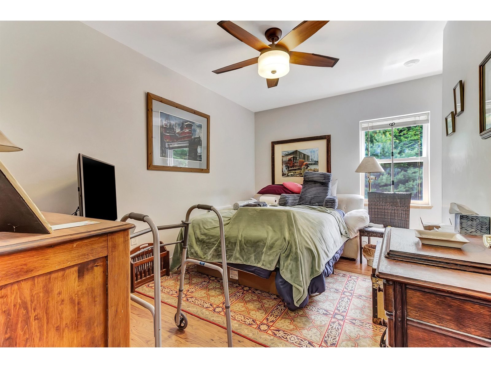 bed 5 (2nd floor)