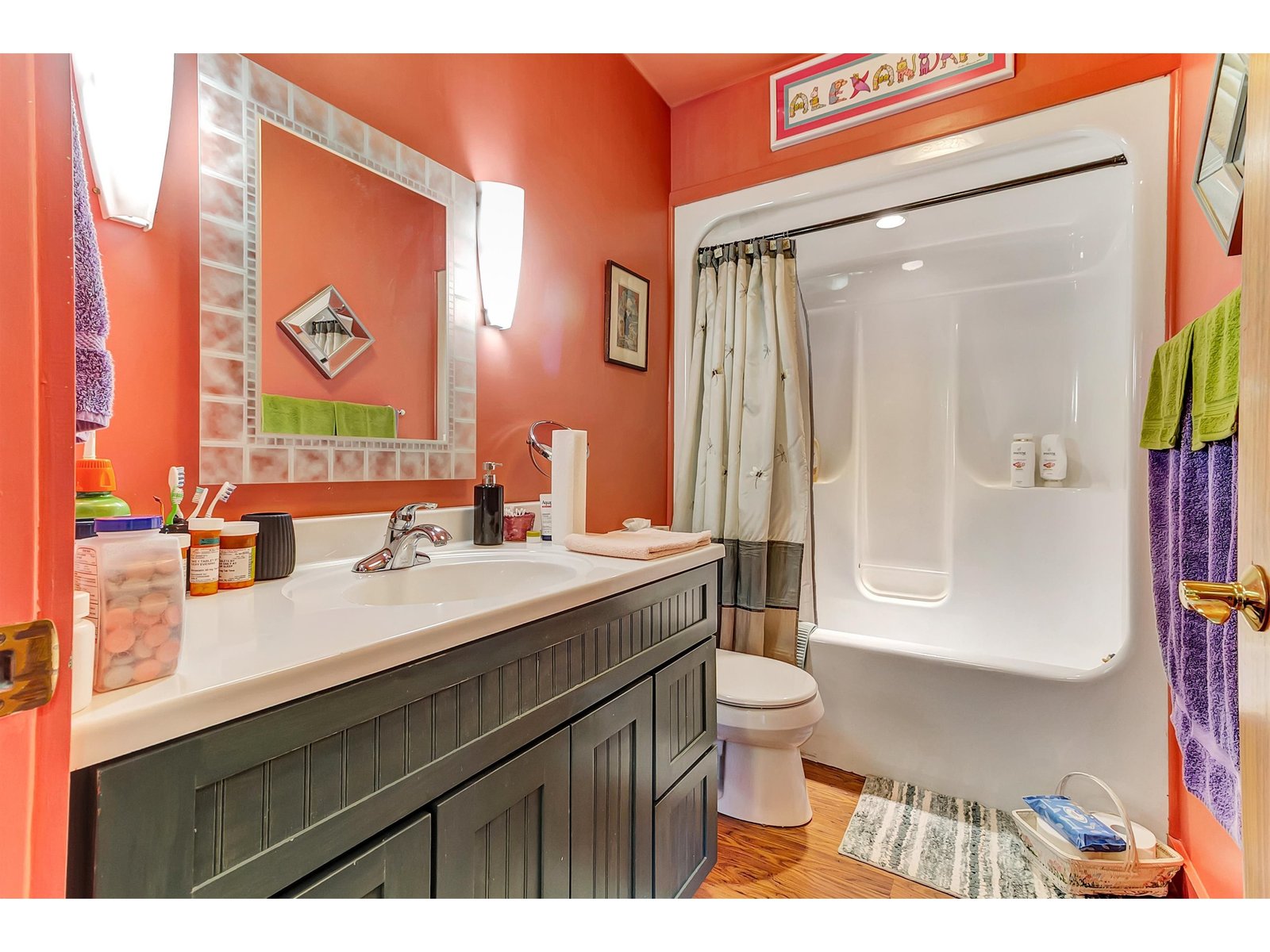 bathroom 4 (2nd floor)