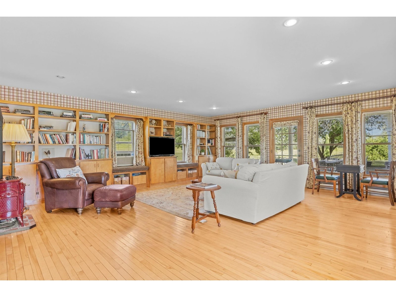 884 Darling Hill Road