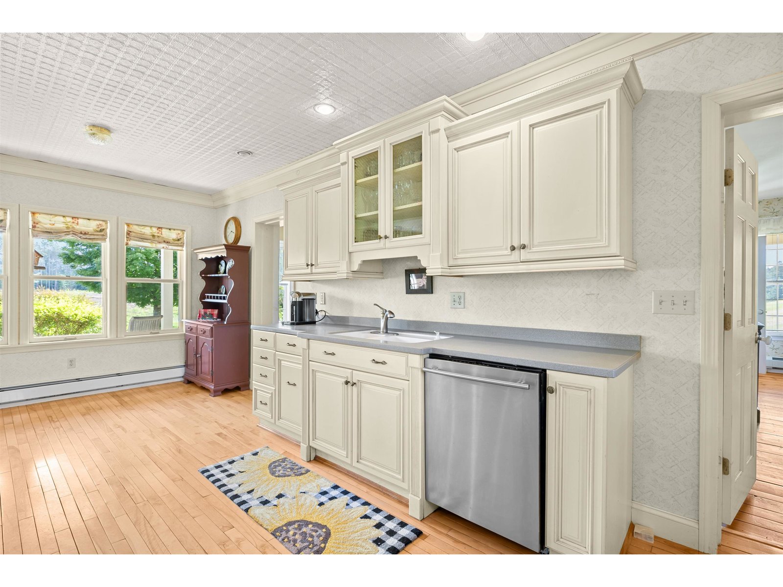 884 Darling Hill Road