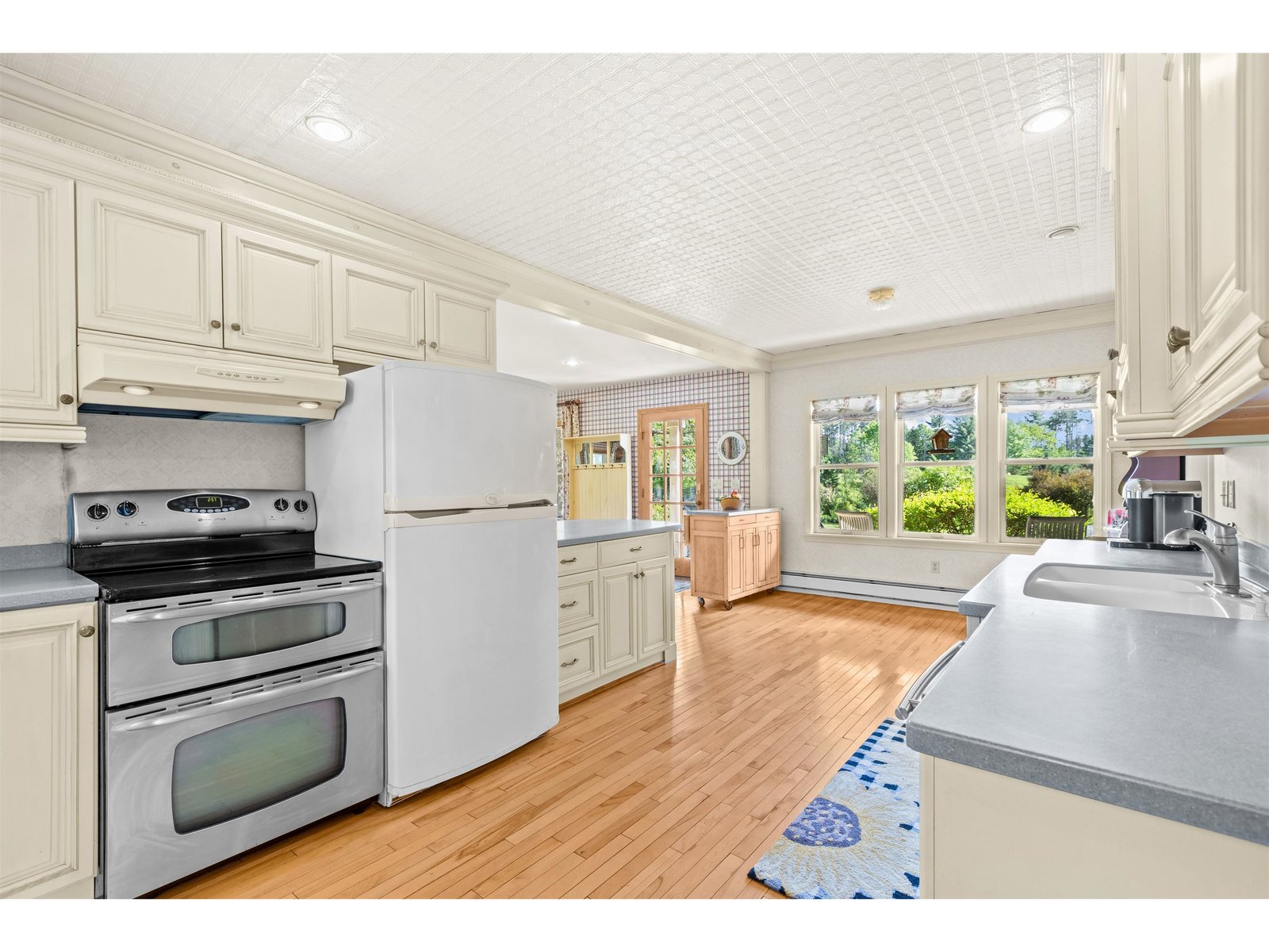 884 Darling Hill Road