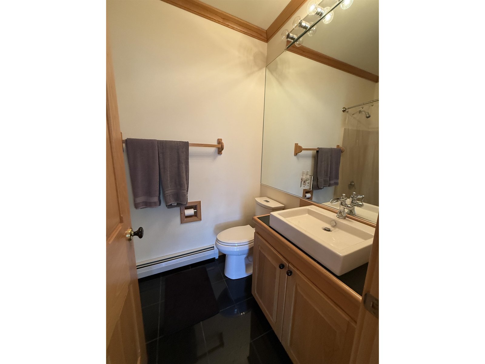 FULL BATHROOM ON 2ND FLOOR