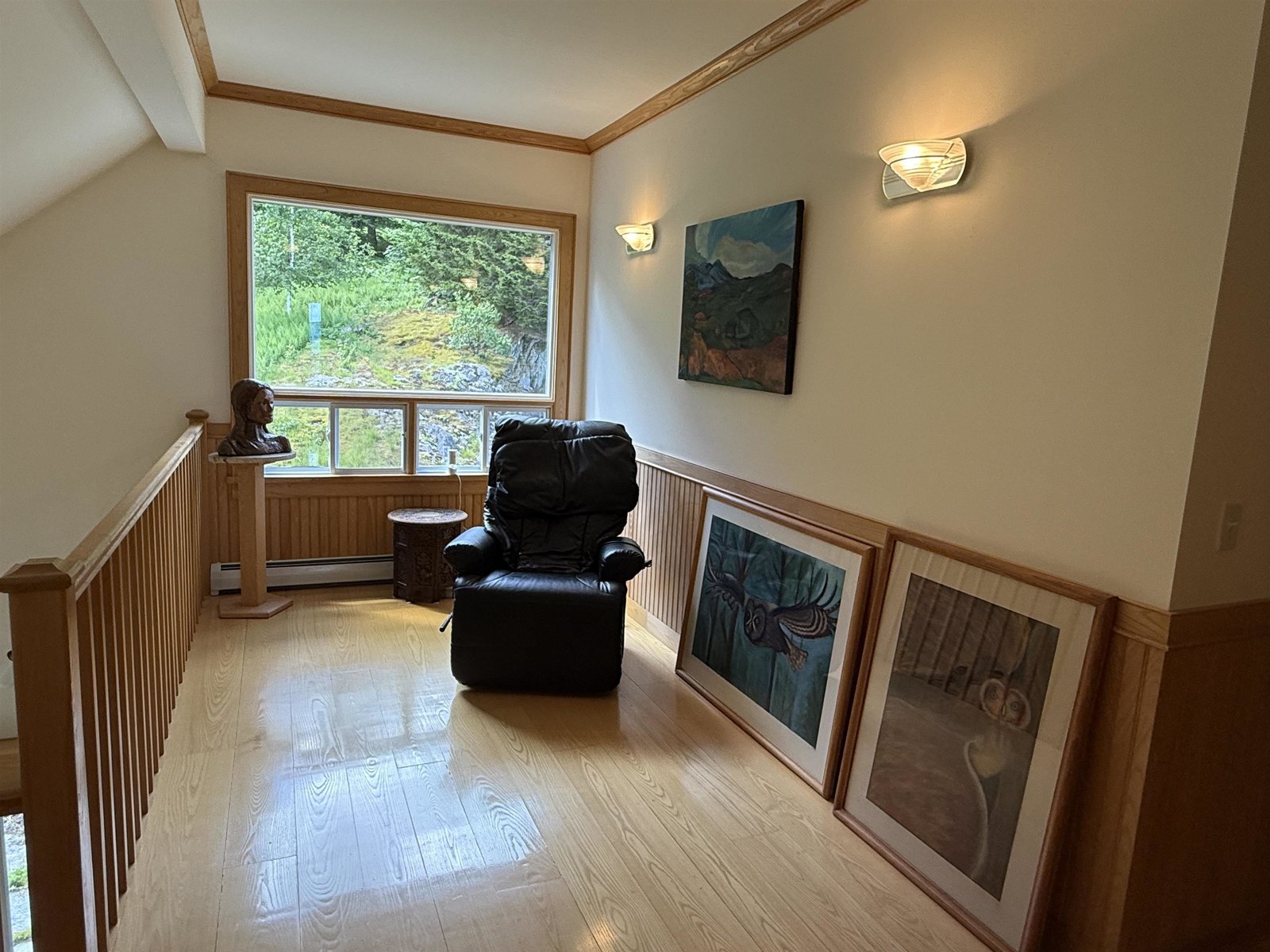 LANDING ON 2ND FLOOR