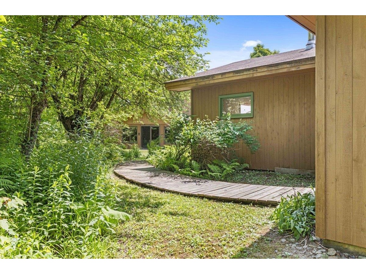 885 Cemetery Road