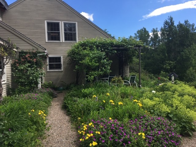 886 West Hill Road