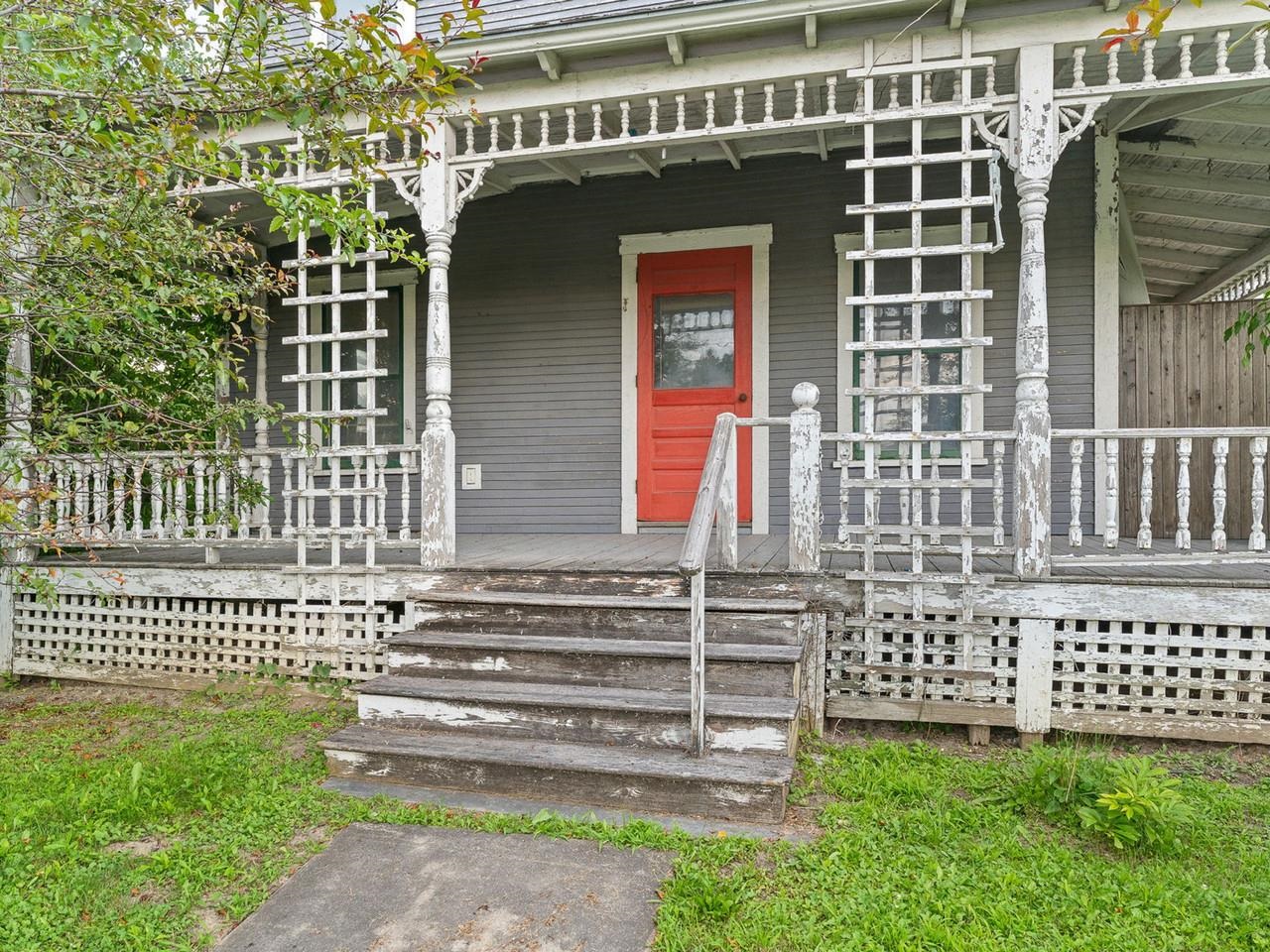 Lattice porch entry